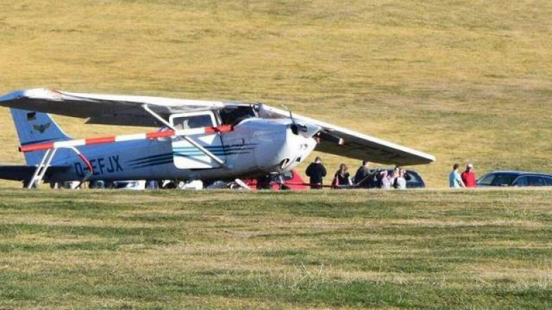 Огромна трагедия в Германия! Самолет се вряза в минувачи, сред жертвите има и малко дете (СНИМКИ)
