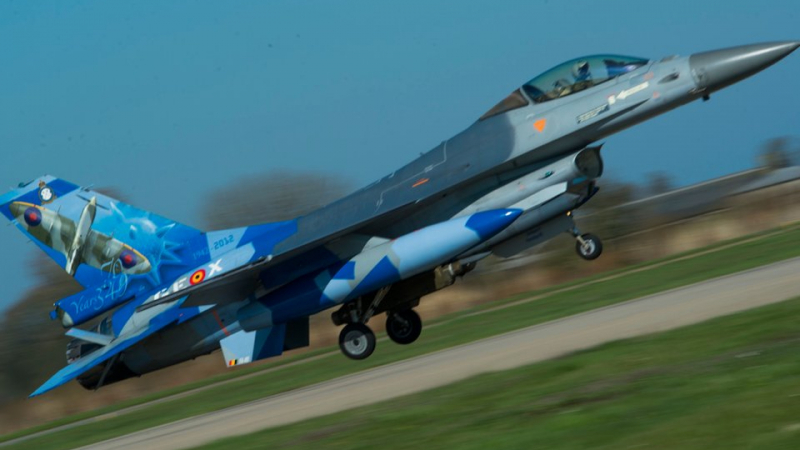 Механик откри стрелба с оръдие "Вулкан" на F-16 и взриви друг изтребител в база на ВВС на Белгия (СНИМКИ)
