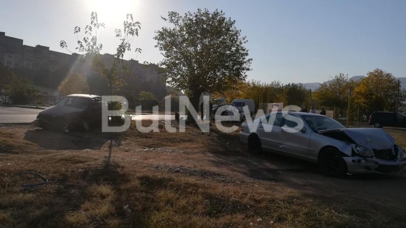 Лоша катастрофа във Враца: Колите изхвърчаха от Криводолско шосе (СНИМКИ)