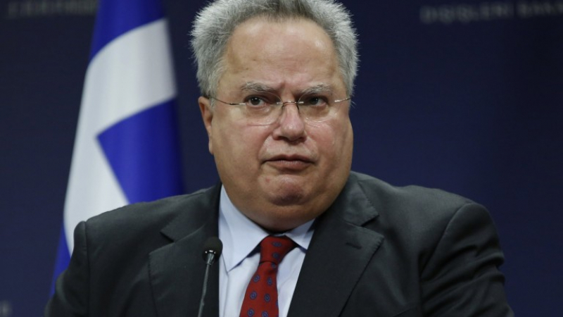 Външният министър на Гърция си подаде оставката заради Македония