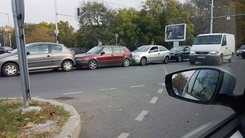 Верижно меле в Пловдив, четири коли се нанизаха