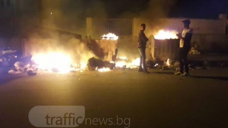 Кретения в Столипиново: Ромски келешчета запалиха контейнери, за да си направят... СНИМКИ