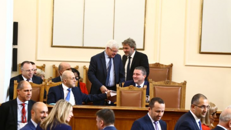 Караянчева сряза БСП: Борисов е в Брюксел, надявам се духом да е с нас