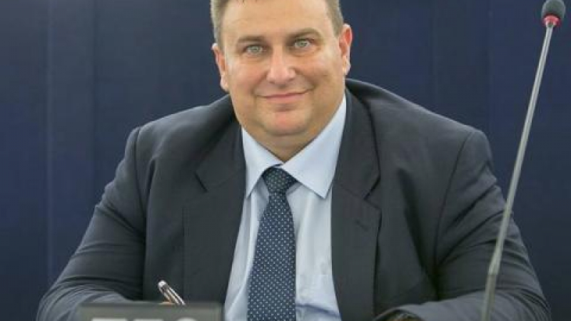 Евродепутатът Емил Радев с добра новина за приемането на България в Шенген, възможно първо по въздух и вода 
