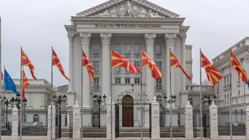 Какво следва за Македония след историческото гласуване в парламента