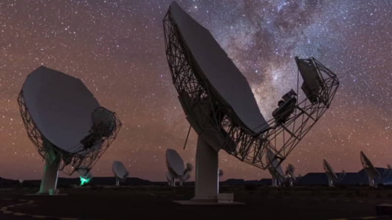 Най-големият радиотелескоп в света „дебне” за извънземни сигнали (ВИДЕО)