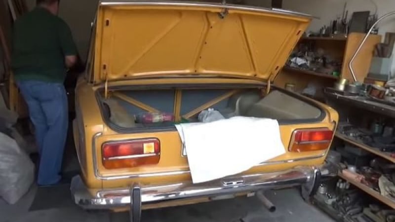 Удивително: В гараж откриха ВАЗ-2103 в идеално състояние (СНИМКИ/ВИДЕО)