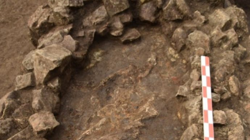 Още пред 5000 години в Странджа са добивали злато и сребро, вижте уникална надодка в гроба на младо момиче (СНИМКА)