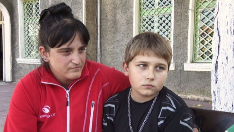 Единственото българче в цигански клас пропищя от системен тормоз, майка му се видя в чудо и го премести 