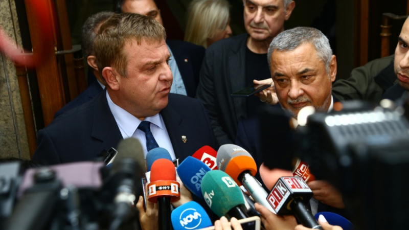 Каракачанов с горещ коментар за срещата на Борисов със Сидеров