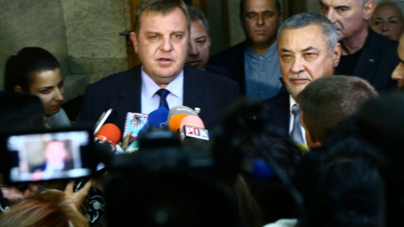 Каракачанов излезе от коалиционния съвет и разкри дали Симеонов е аут от властта