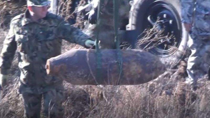 Зрелищни СНИМКИ и ВИДЕО от унищожаването на намерената 200-килограмова бомба в София