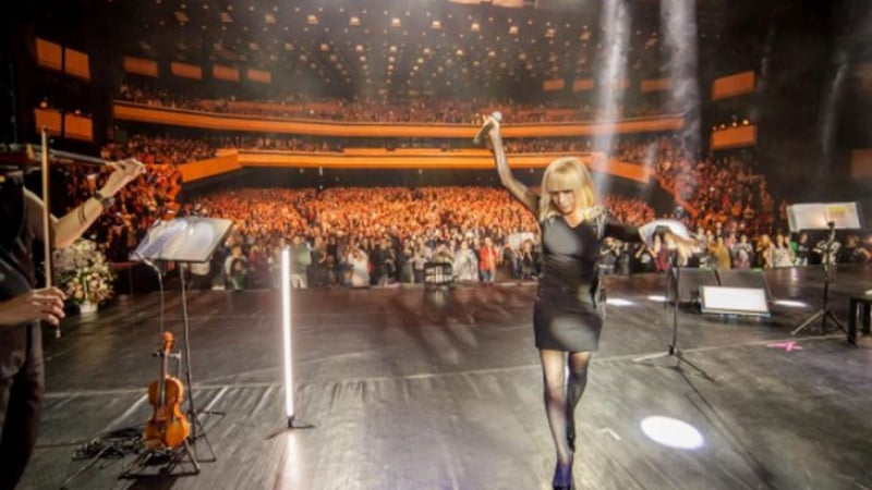 Само в БЛИЦ! Лили Иванова шокира зрителите по време на концерт, между песните тя...