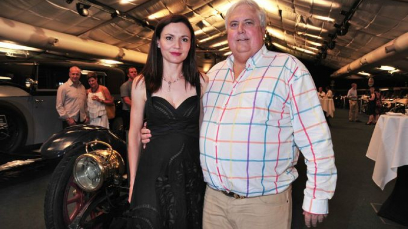 Красива българка държи сърцето на австралийския милиардер, който строи „Титаник II”