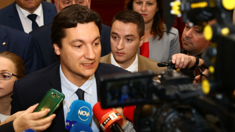 Крум Зарков посочи двата варианта за правителство след вота 