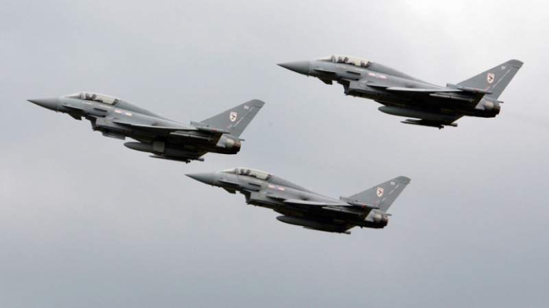 Великобритания вдигна по спешност бойна авиация заради руски изтребители