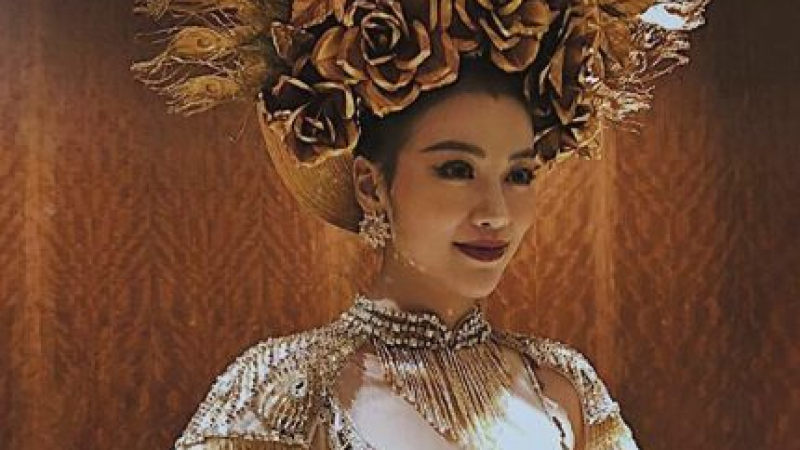 Ослепително красива студентка от Виетнам сбъдна мечтата на живота си и се окичи с титлата "Мис Земя" (СНИМКА/ВИДЕО)
