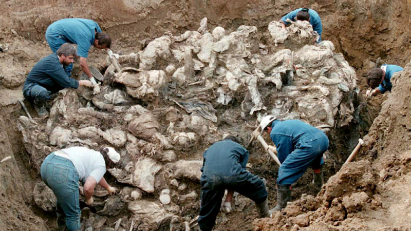 Скандална мълва: ЦРУ е „скрило доклади за кланета срещу сърби“ край Сребреница