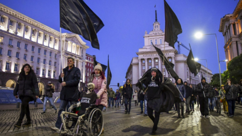 Протестиращите с искане за оставка на Валери Симеонов организираха автошествие