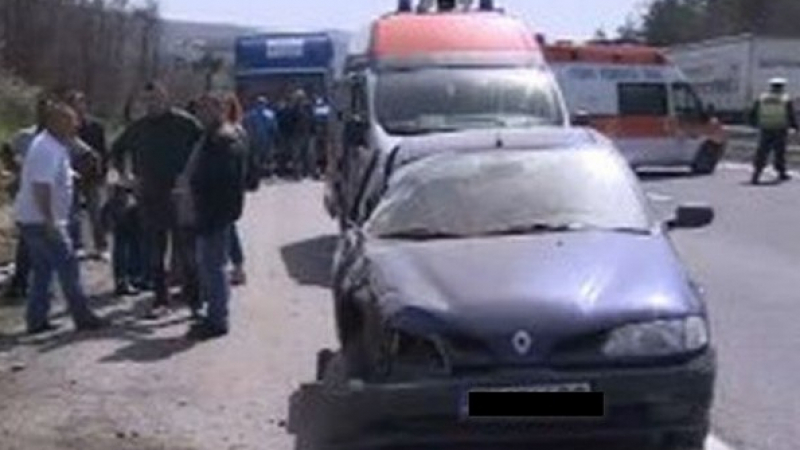 38-годишна жена заби Реното си в луксозно БМВ на пътя Бургас-Поморие (СНИМКА)