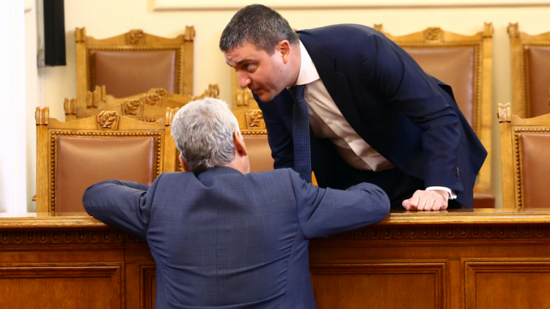 Министър Горанов с важна информация за кръстника му и неговия син
