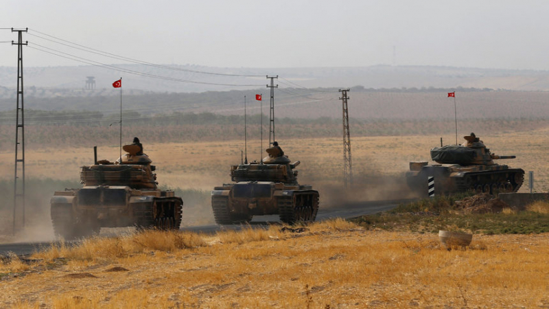 Експлозия на снаряд в турска военна база рани минимум 25 войници, а седем са в неизвестност