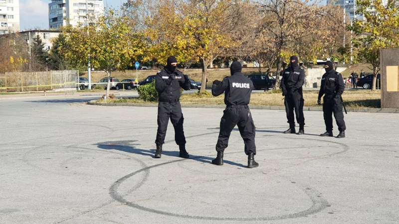 БЛИЦ TV: Смели командоси арестуваха десетки престъпници в Пловдив