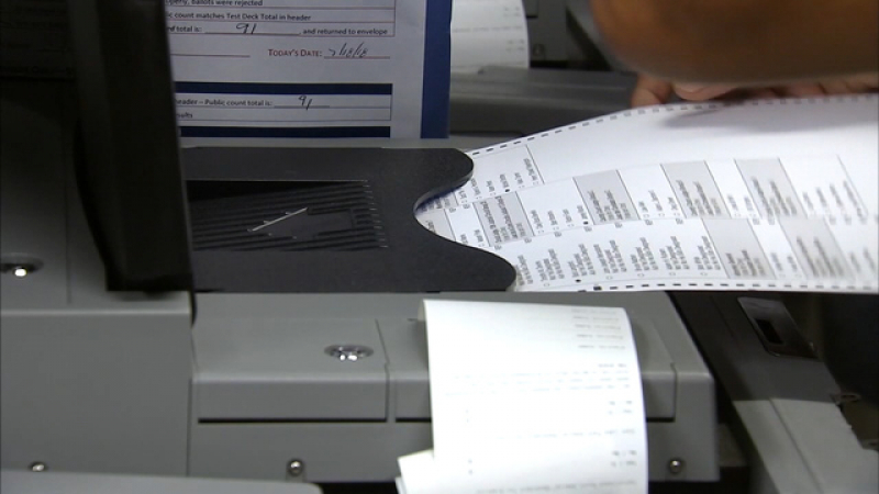 Властите в САЩ разпоредиха повторно преброяване на изборните резултати във Флорида