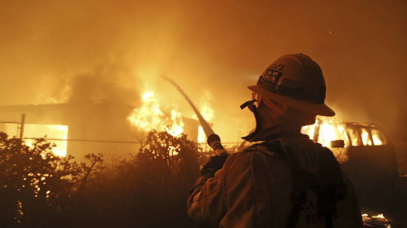 Българи бягат от огнения ад в Калифорния (СНИМКИ/ВИДЕО)