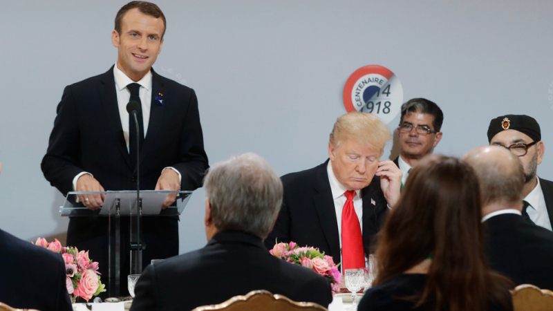 Тръмп и Путин очи в очи във Франция, въпреки че Елисейският дворец ги раздели в последния момент (СНИМКИ/ВИДЕО)