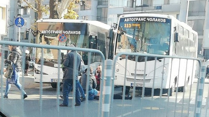 Градски автобус блъсна пешеходка в Пловдив (СНИМКА)