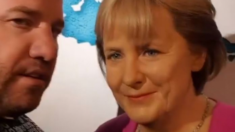 Динко на уше на Меркел: Да знаеш колко бежанци ти спрях! Малко ли ти помогнах, ма, будала?! (СНИМКИ/ВИДЕО)