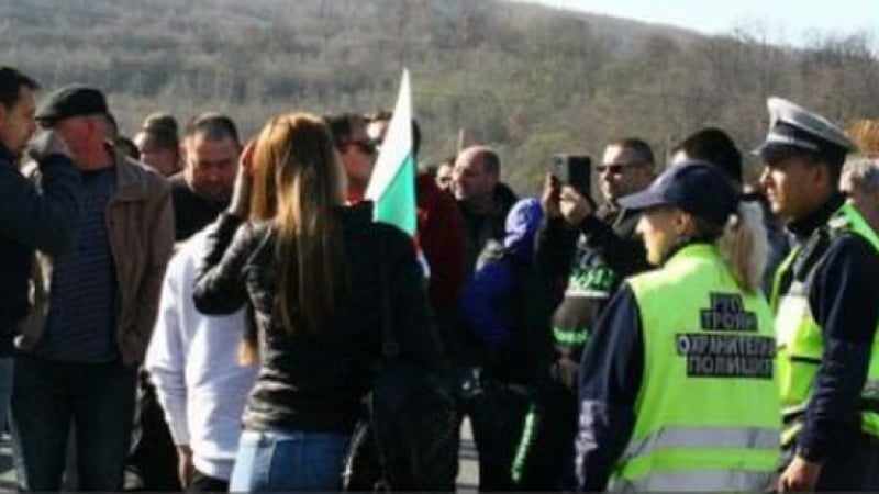 От МВР-Ловеч обясниха какво точно се е случило на протеста в Троян (ВИДЕО)