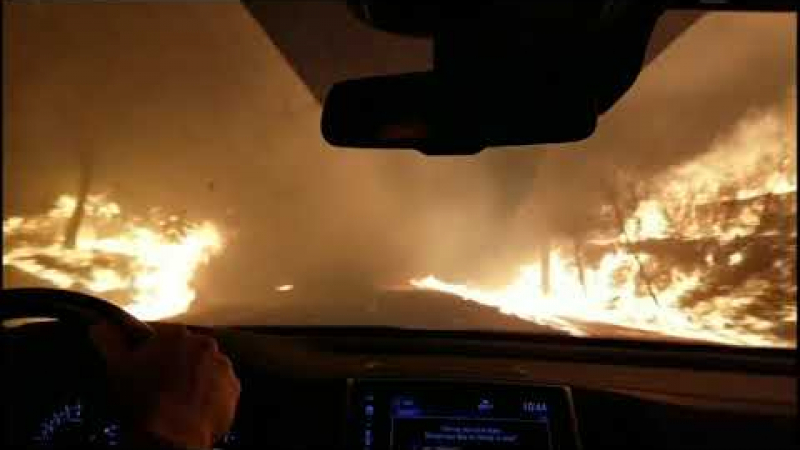 Ужасът от първо лице: Вижте как кола преминава през огнения ад в Калифорния (ВИДЕО)