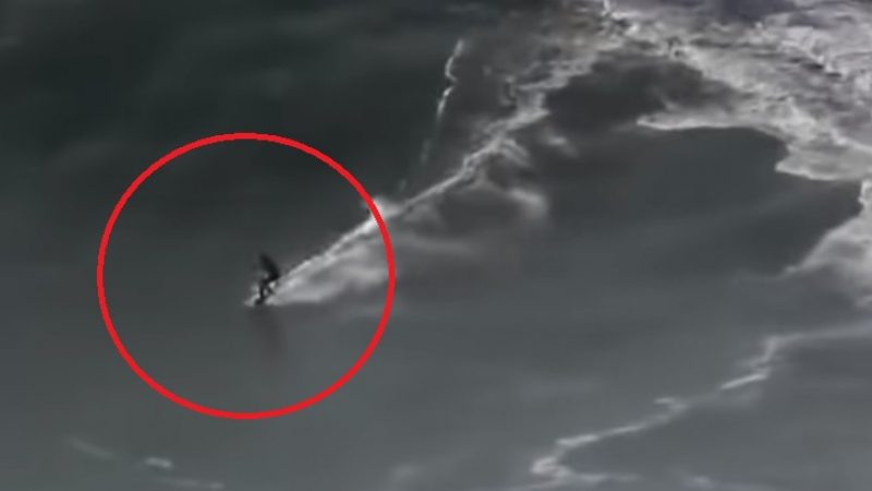 Заснеха сърфист, който шпори по гребена на 20-метрова вълна, но секунди след това се случи нещо кошмарно (ВИДЕО)