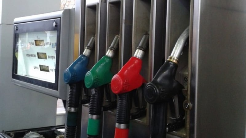 Така ще поевтинеят горивата: В касовата бележка лъсва надценката на бензинаджиите и печалбата на дистрибуторите на едро