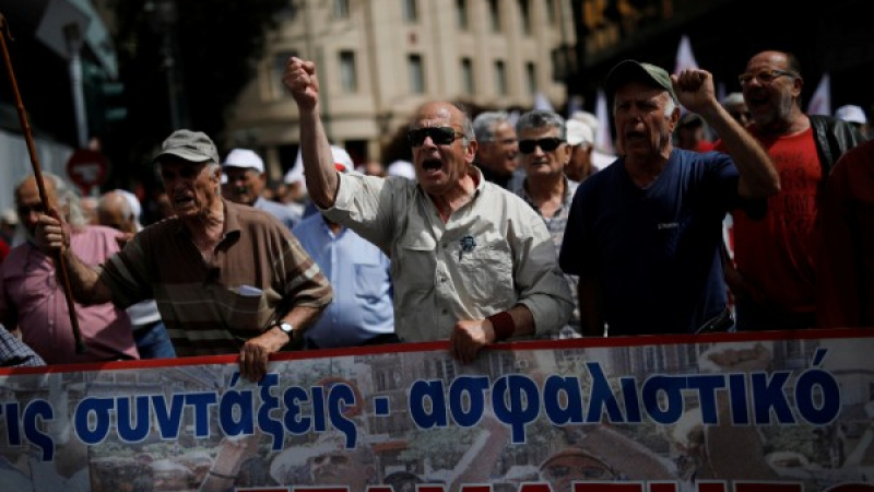 Гръцкият пенсионер с малко пари не може! Лишения не търпи и се преселва да пирува в България!