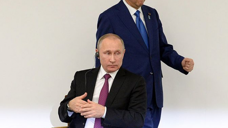 Шиндзо Абе с историческо предложение към Путин 