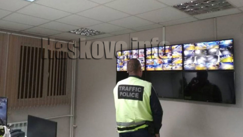 Невиждан екшън на кръгово кръстовище в Хасково, дирят виновника със записи от камери