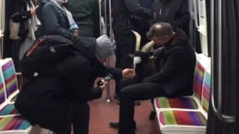 Бездомник открадна коза и я повози на метро, но... (ВИДЕО)