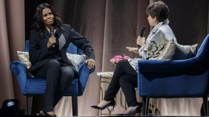 Обама изненада съпругата си по време на представяне на книга