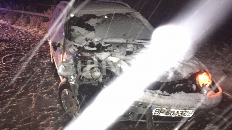 Кола се размаза в снегорин край Враца (СНИМКИ)