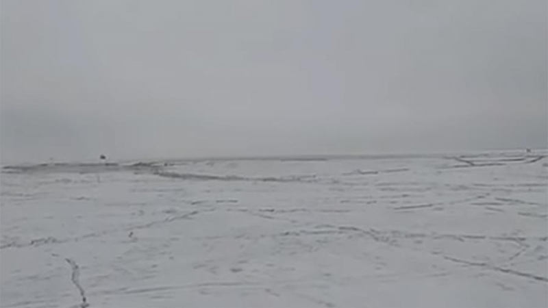 Цунами помете рибари на замръзналото езеро Байкал