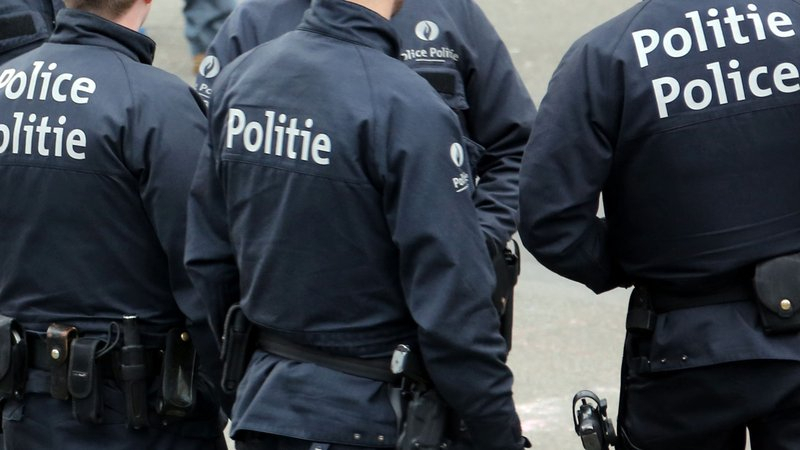 Джихадист кла полицай насред Брюксел, крият дали е крещял „Аллах Акбар“ 