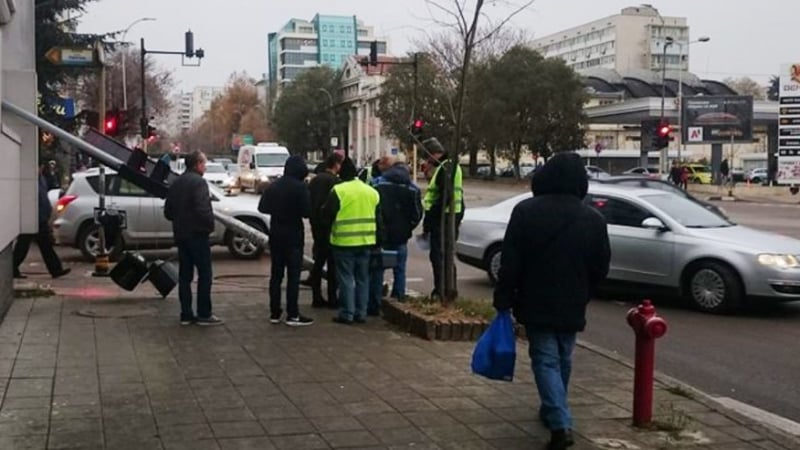 Страшен инцидент със светофар във Варна (СНИМКИ)