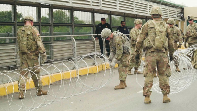 Започна се: Белият дом разреши на армията да употреби сила срещу мигрантите на границата с Мексико 