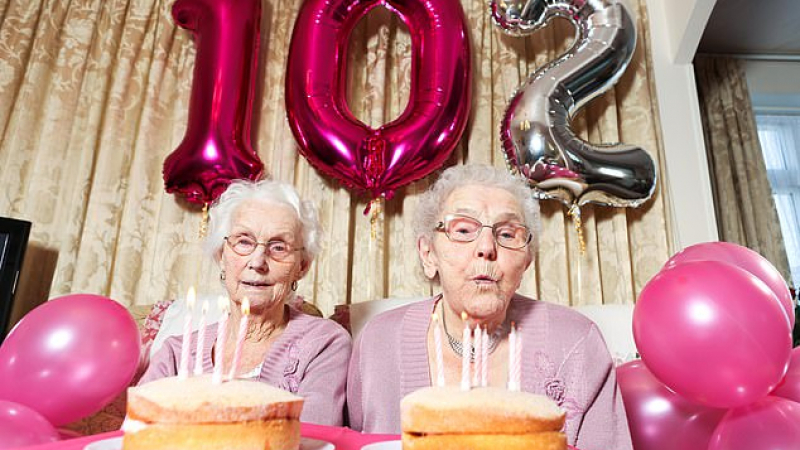 102-годишни близначки шокираха света с тайната си за дълъг живот (СНИМКИ)