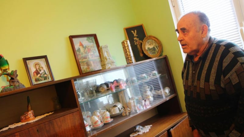 Голямо сърце! Пенсионер дари колосална сума за църква в Каспичан (СНИМКИ)