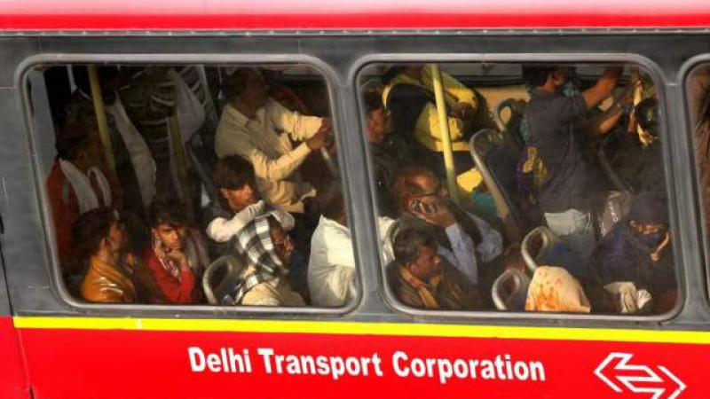 Голяма трагедия в Индия! Автобус падна в канал, 25 души загинаха 