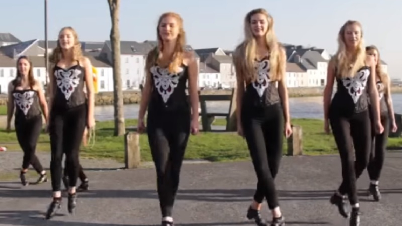 Вижте уникалния и сложен танц на ирландските девойки (ВИДЕО)